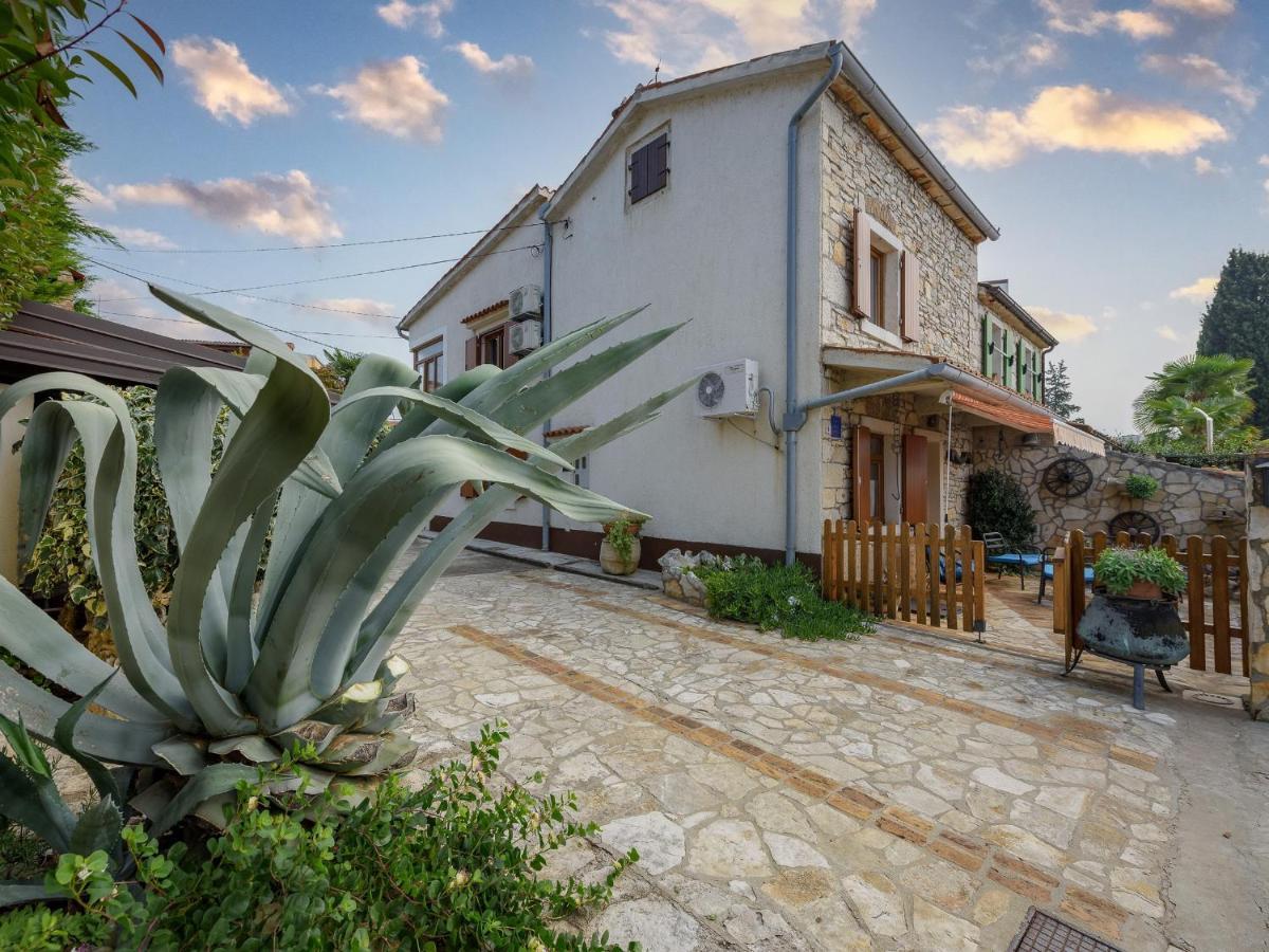 Casa Astrid By The Sea In Porec Exterior photo