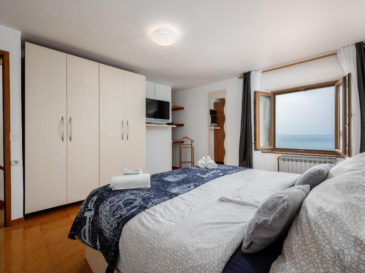 Casa Astrid By The Sea In Porec Exterior photo